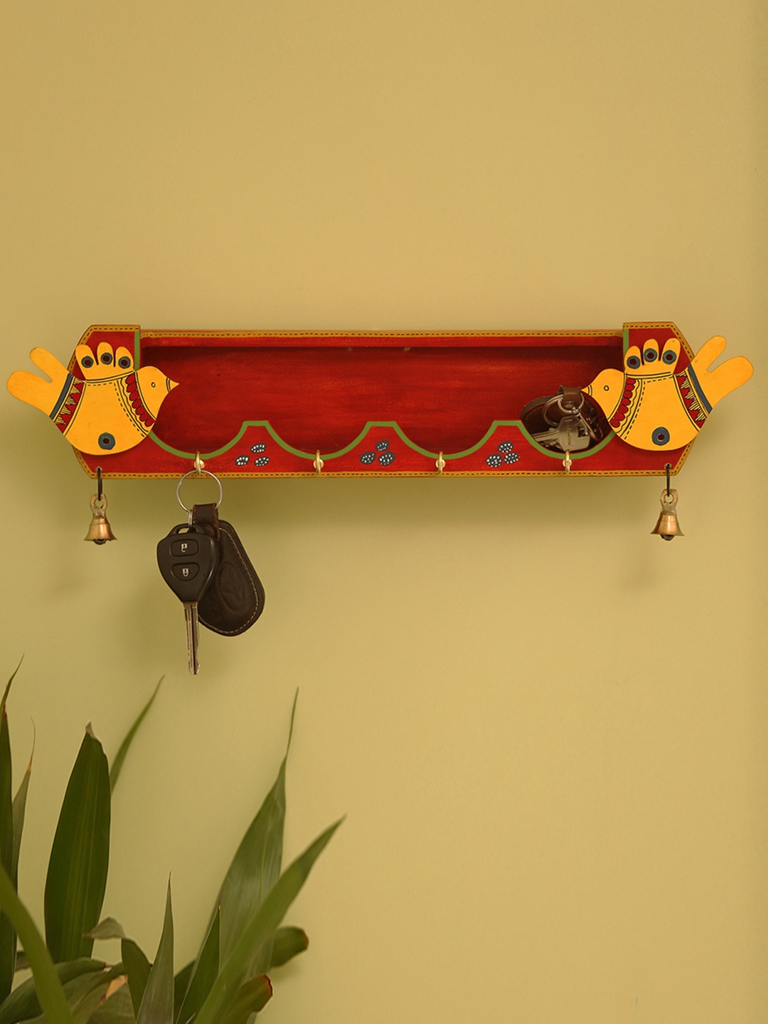 

ExclusiveLane Chirping Birds Wooden Key Holders With Shelf, Brown
