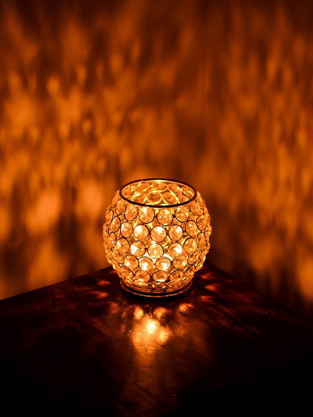 

eCraftIndia Silver-Toned Oval Shape Crystal Tea Light Candle Holder