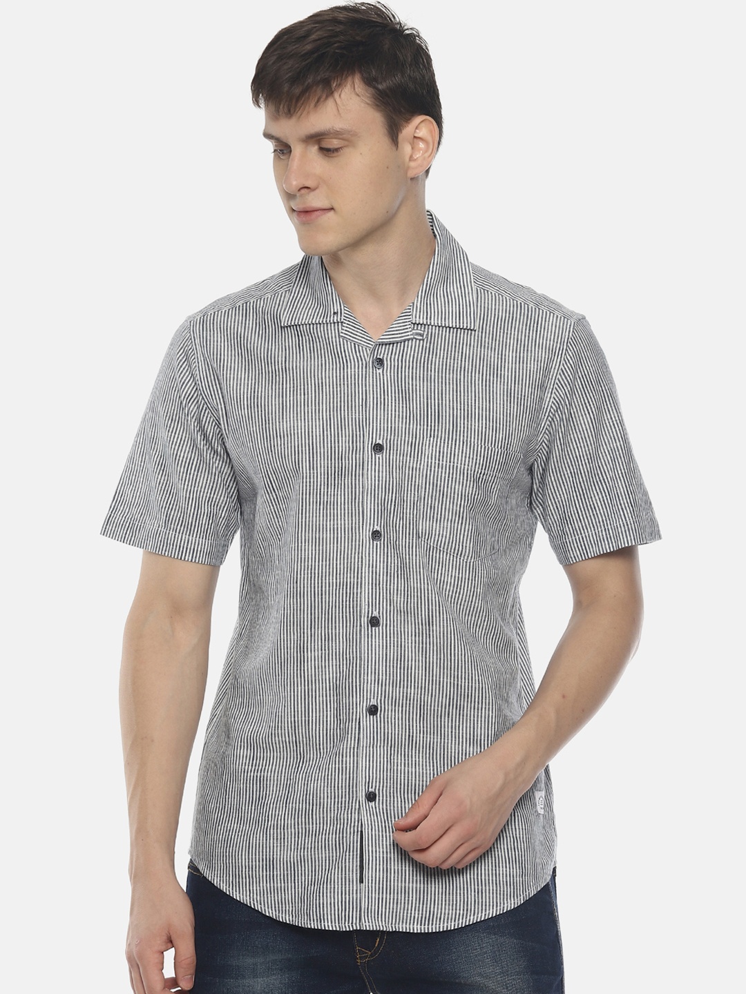 

Bene Kleed Men White & Navy Blue Slim Fit Striped Casual Shirt