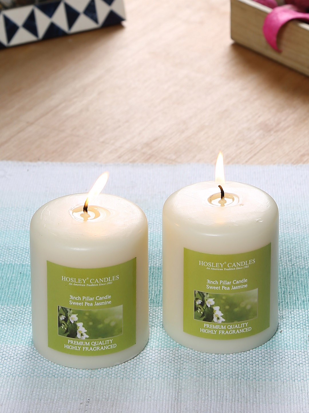 

HOSLEY Set of 2 White Sweet Pea Jasmine Fragranced 3inch Wax Pillar Candles