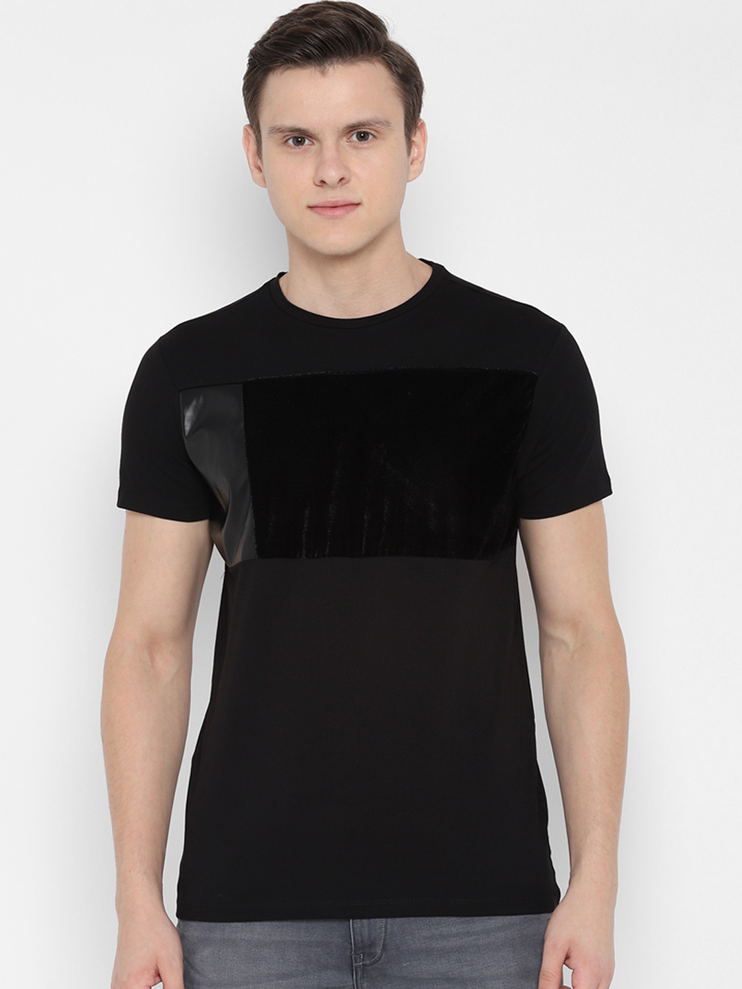 

People Men Black Colourblocked Round Neck T-shirt