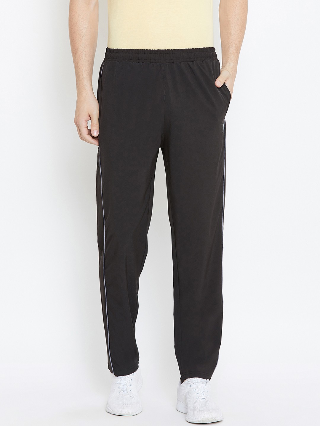 

PERFKT-U Men Black Solid Straight-Fit Trackpants