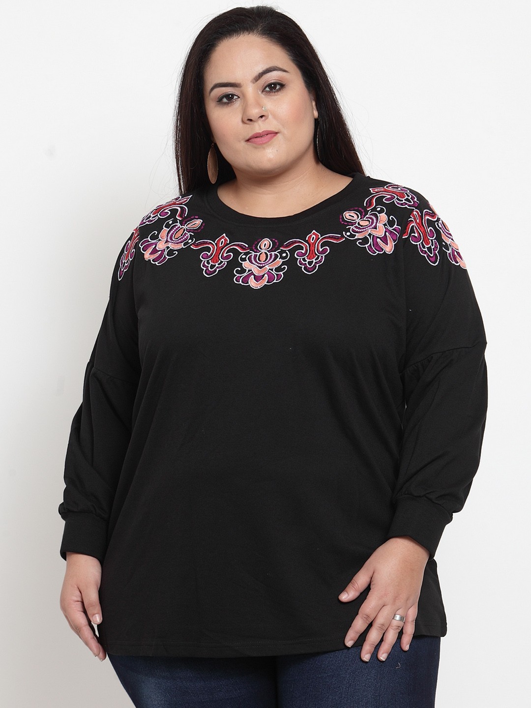 

plusS Women Black & Red Solid Sweatshirt