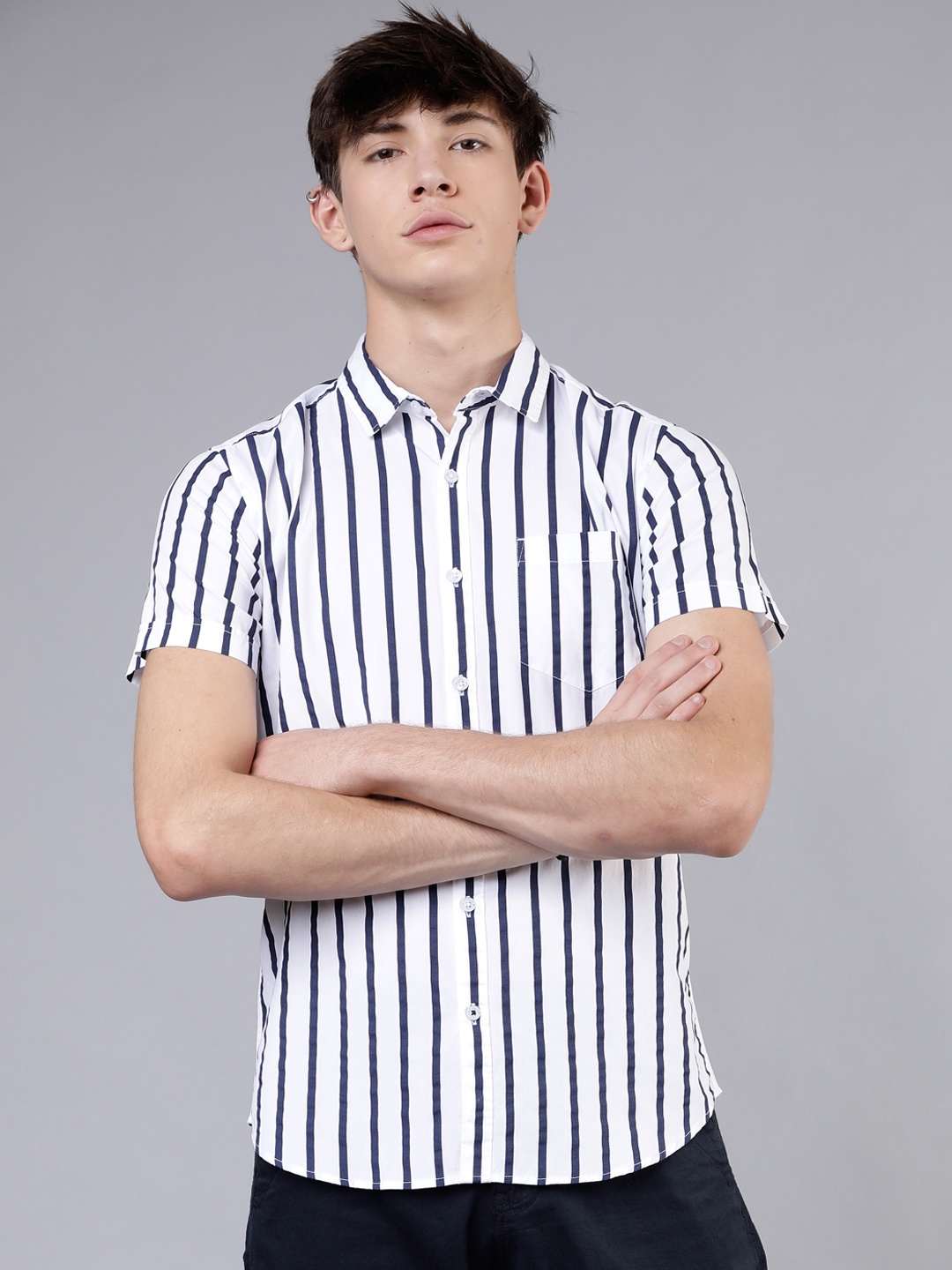 

HIGHLANDER Men White & Navy Blue Slim Fit Striped Casual Shirt