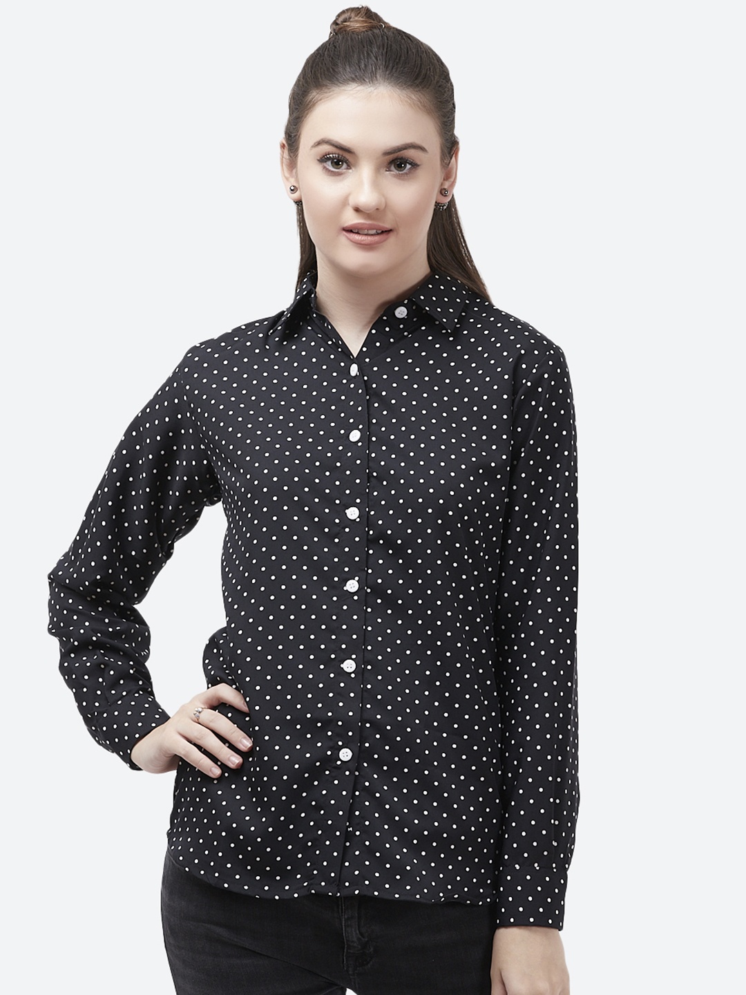 

Indietoga Women Black & White Slim Fit Printed Casual Shirt