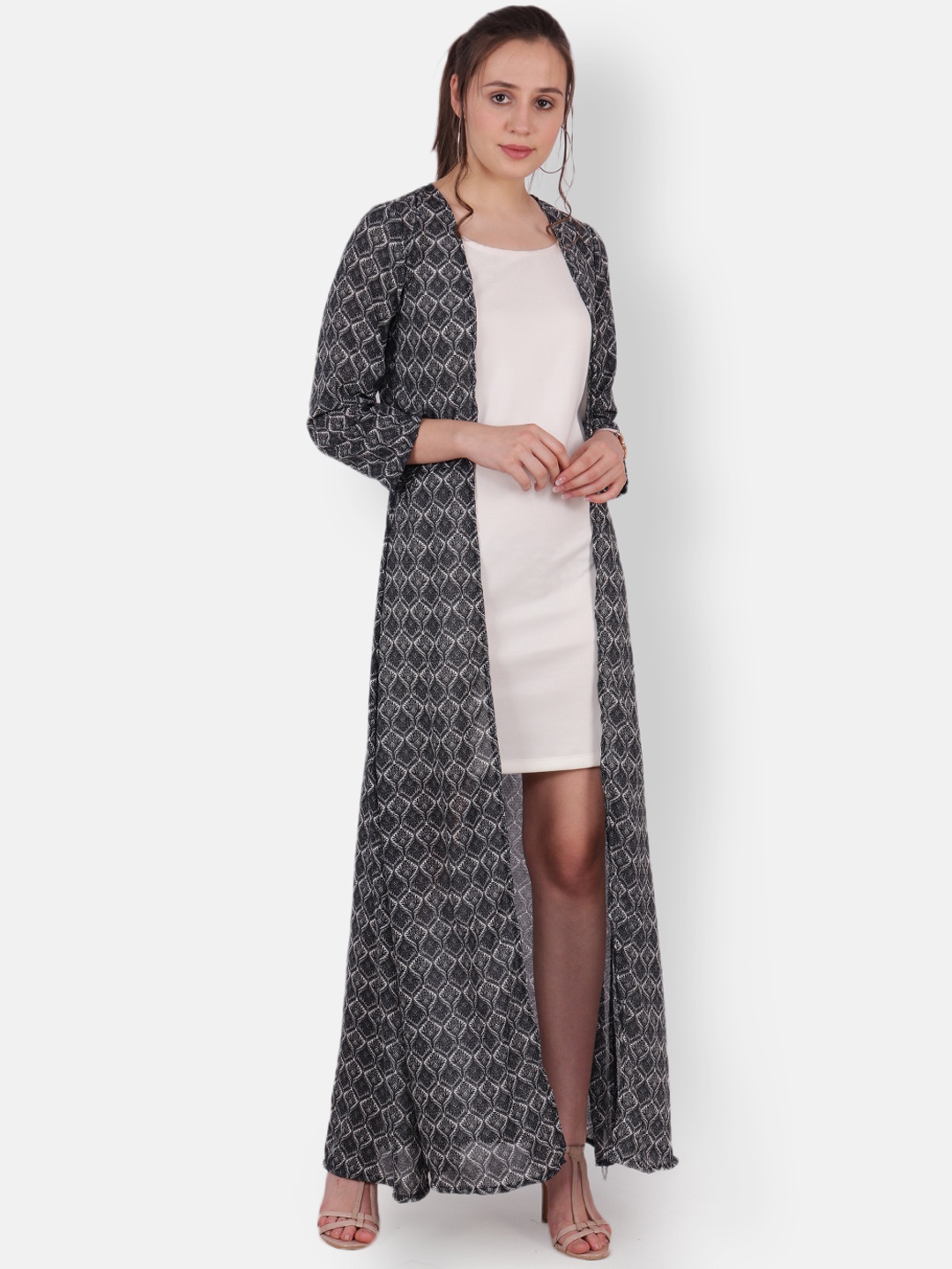 SCORPIUS Women Black & White Printed Longline Open Front Shrug