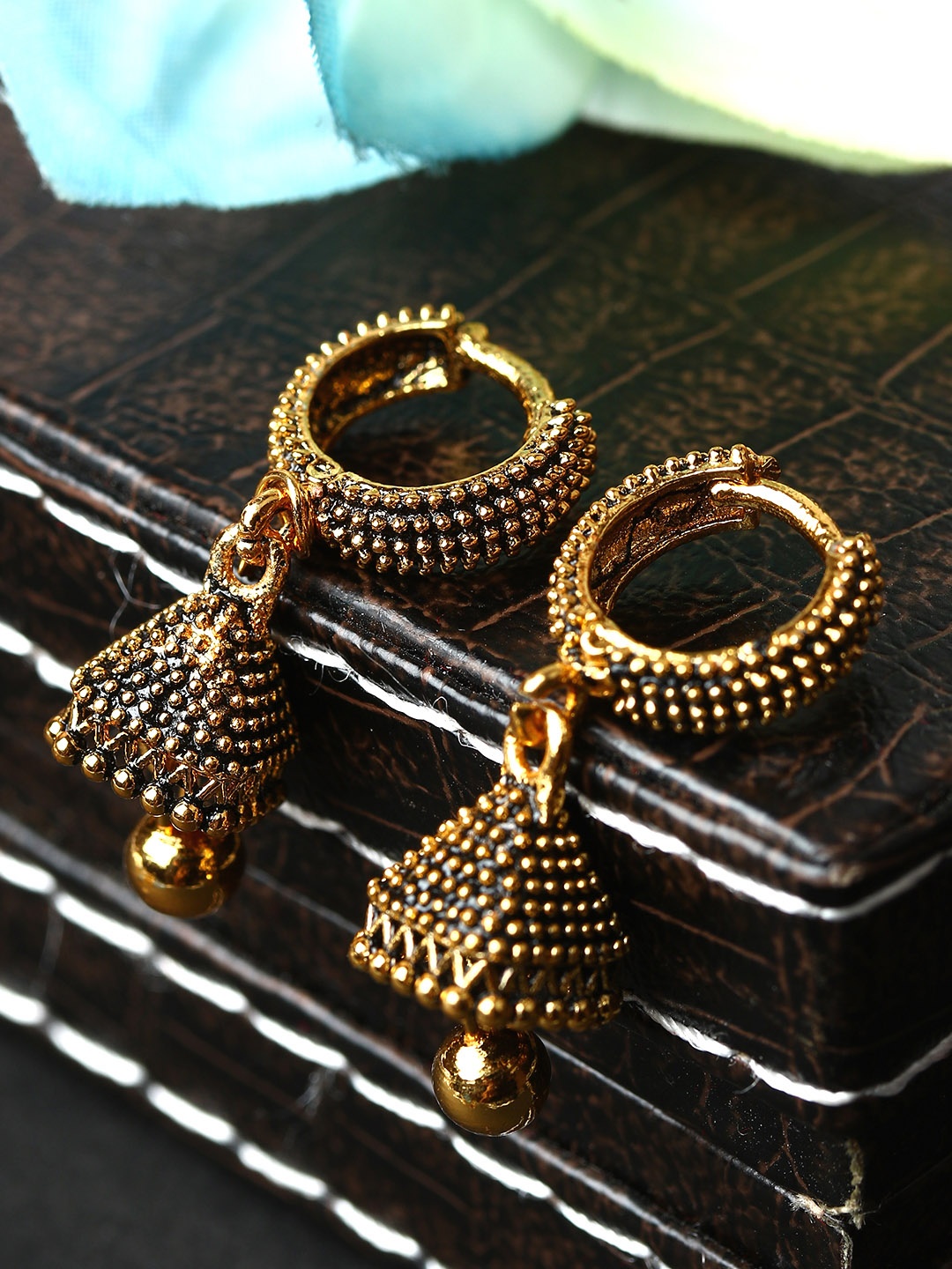 

ANIKAS CREATION Gunmetal-Toned & Gold-Plated Antique Dome Shaped Jhumkas, Metallic