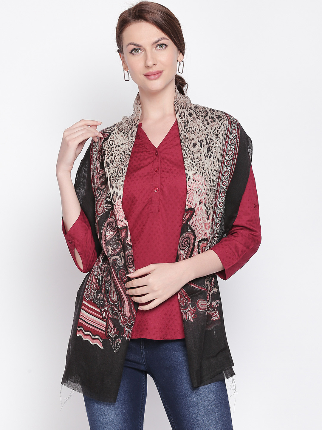 

Style Quotient Women Black & Beige Printed Scarf