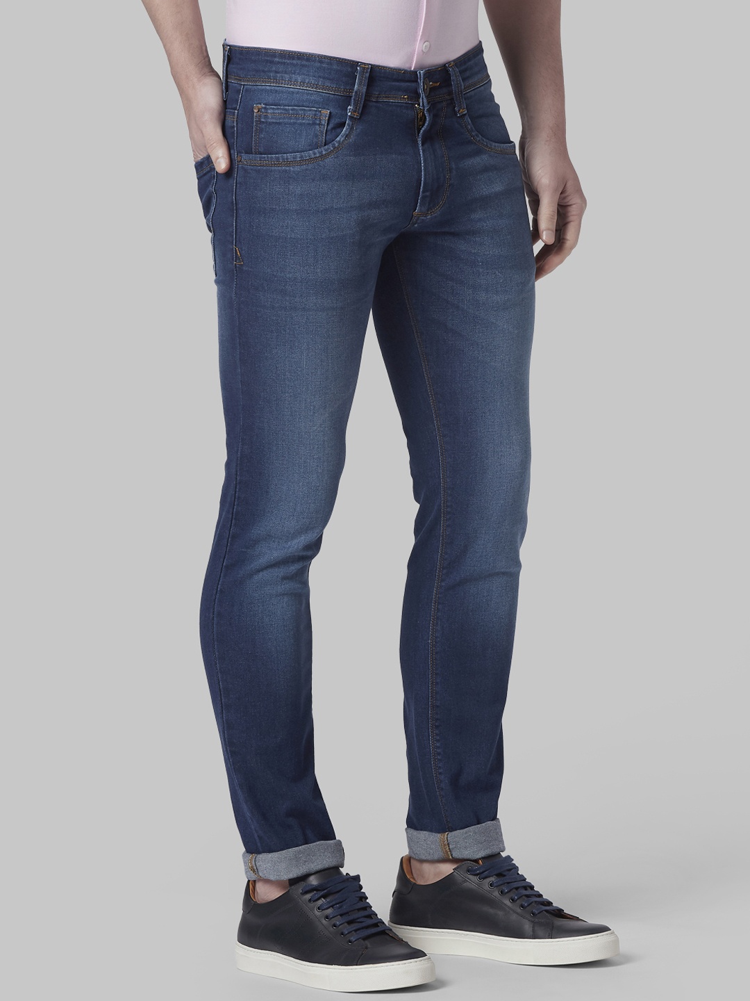 

Park Avenue Men Blue Tapered Fit Mid-Rise Clean Look Jeans