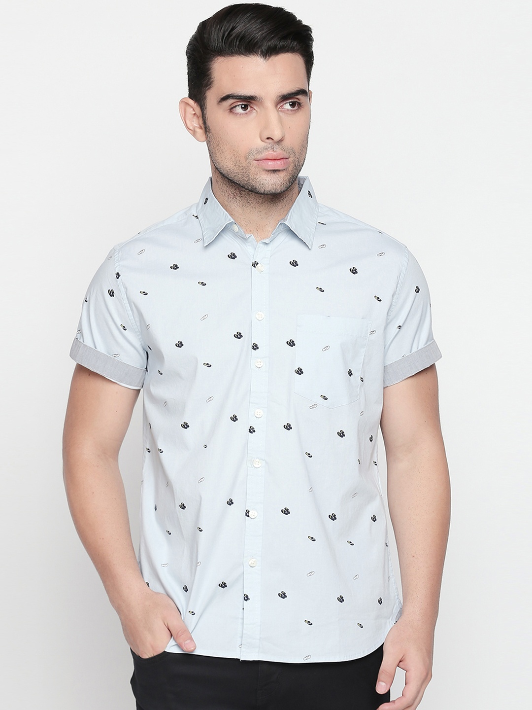 

Kenneth Cole Men Blue & Black Regular Fit Printed Casual Shirt