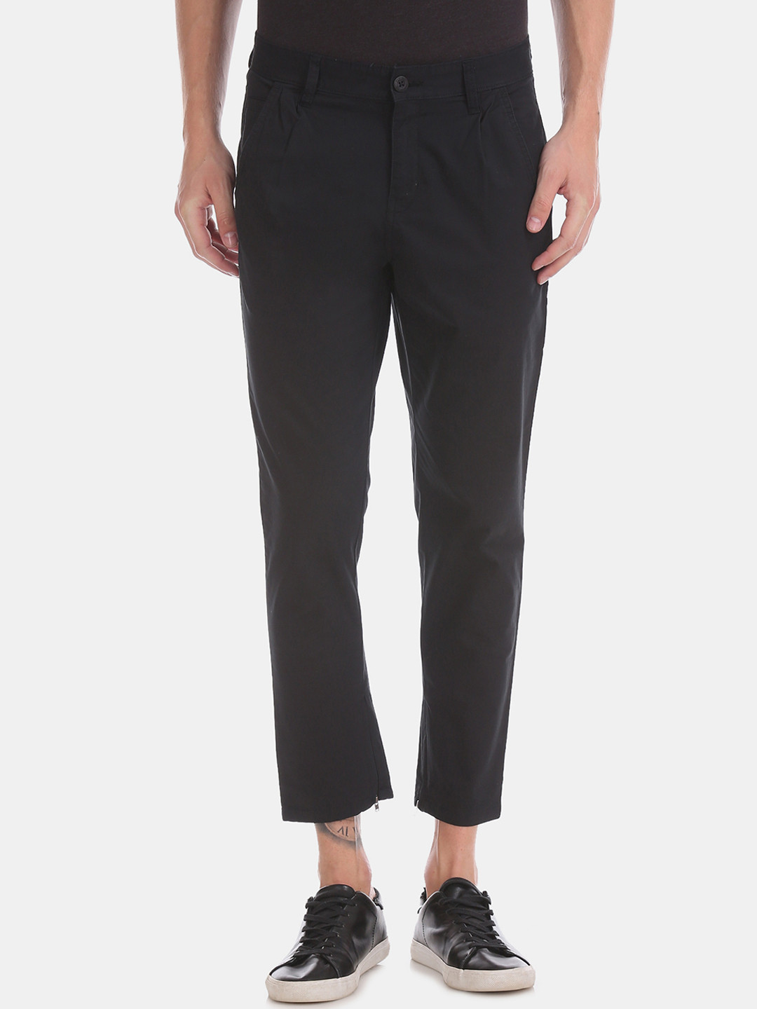 

Flying Machine Men Black Slim Fit Solid Regular Cropped Trousers
