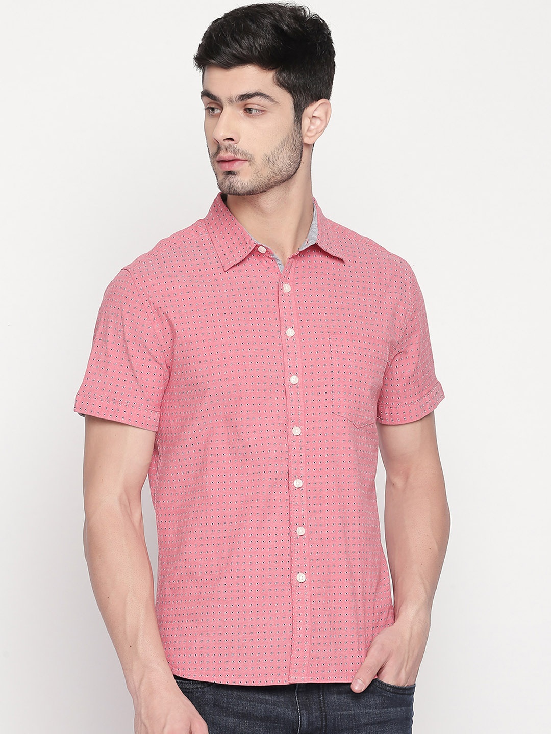 

Kenneth Cole Men Red & White Regular Fit Printed Casual Shirt