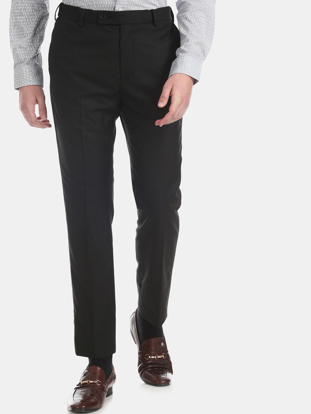 

Arrow Men Black Tapered Fit Solid Formal Trousers