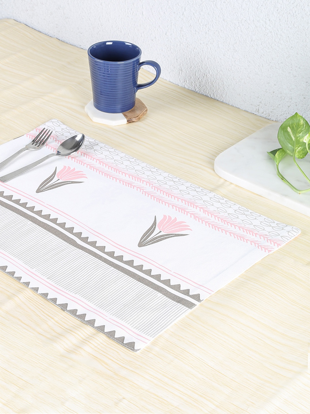 

House This Set of 4 White & Red Printed Table Placemats