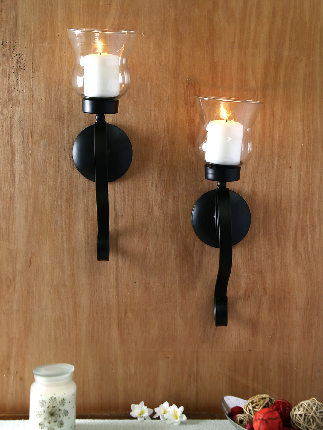 

HOSLEY Set of 2 Black & White Candle Holders With Candles