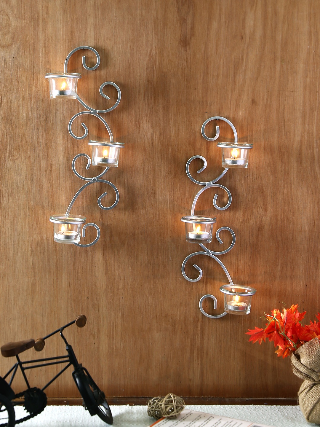 

HOSLEY Set of 2 Silver-Toned Candle Holders
