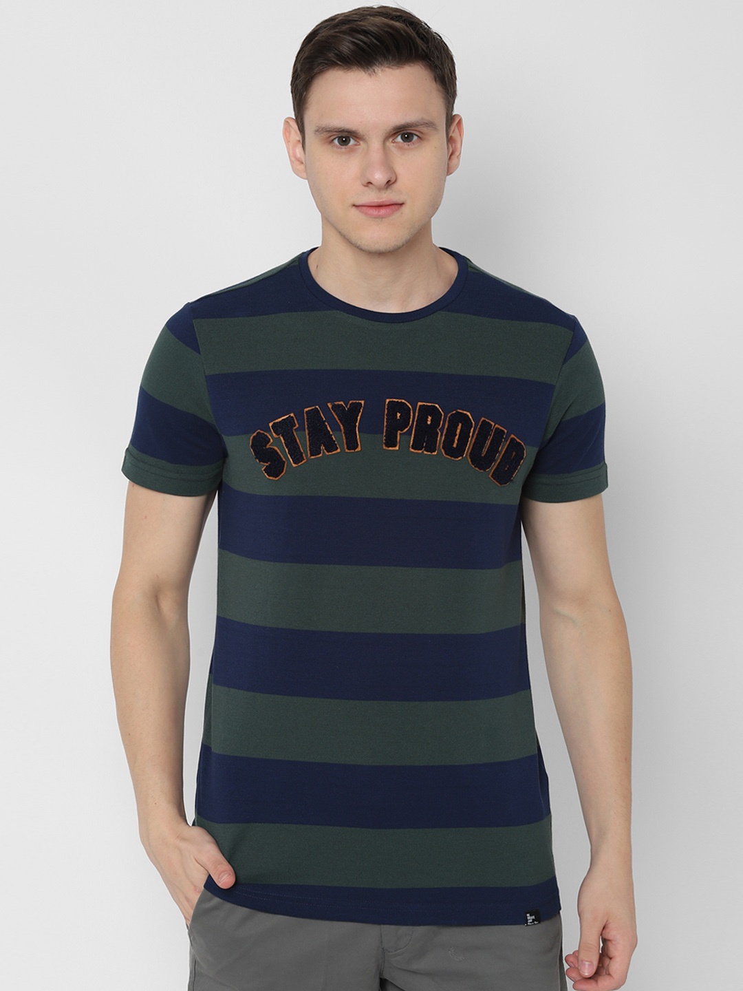

People Men Navy Blue & Green Striped Round Neck T-shirt