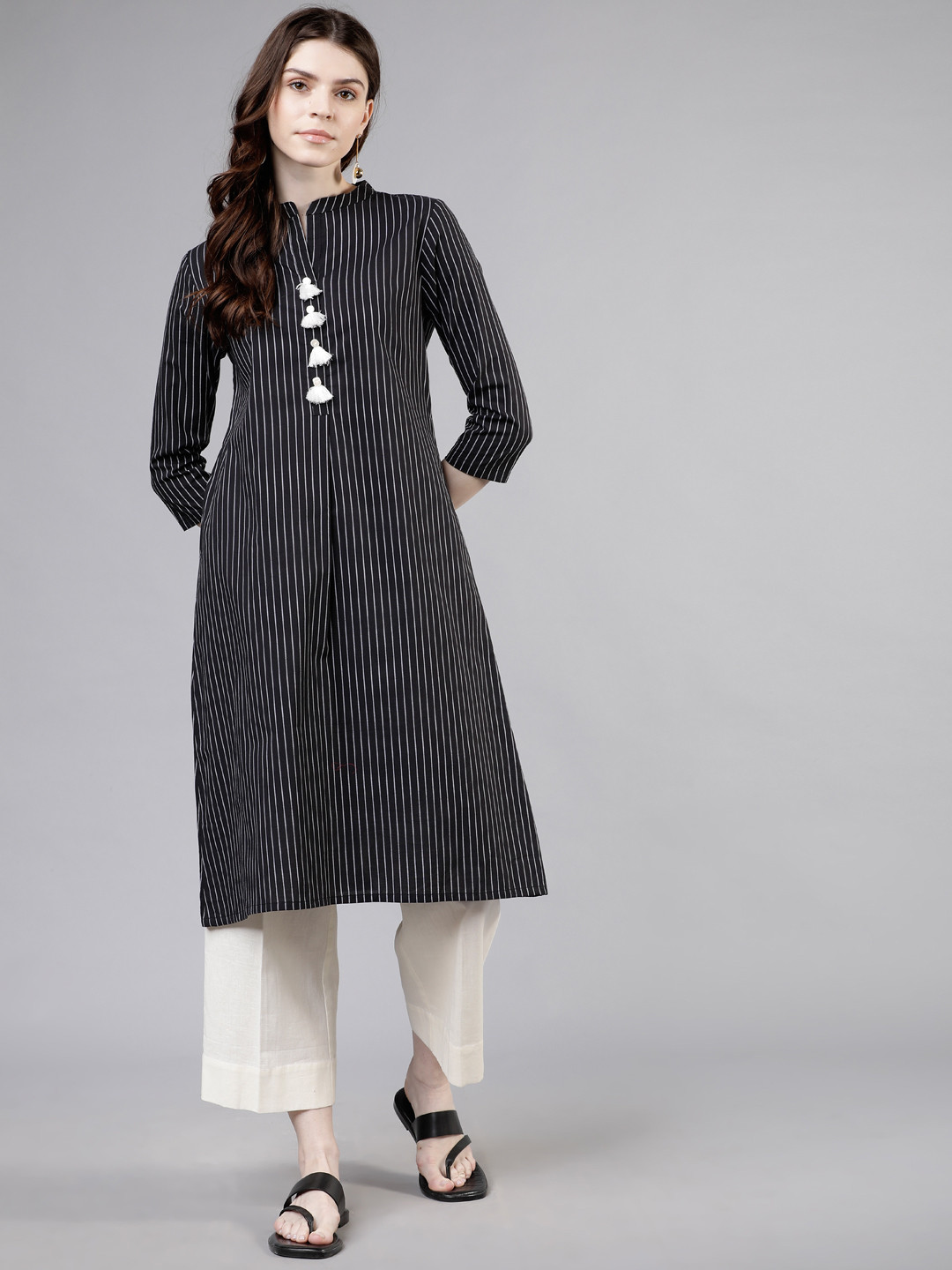

Vishudh Women Black & White Striped Straight Kurta