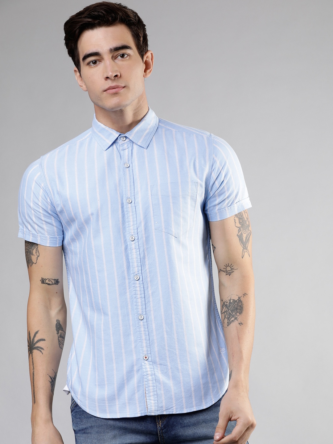 

LOCOMOTIVE Men Blue & White Slim Fit Striped Casual Shirt