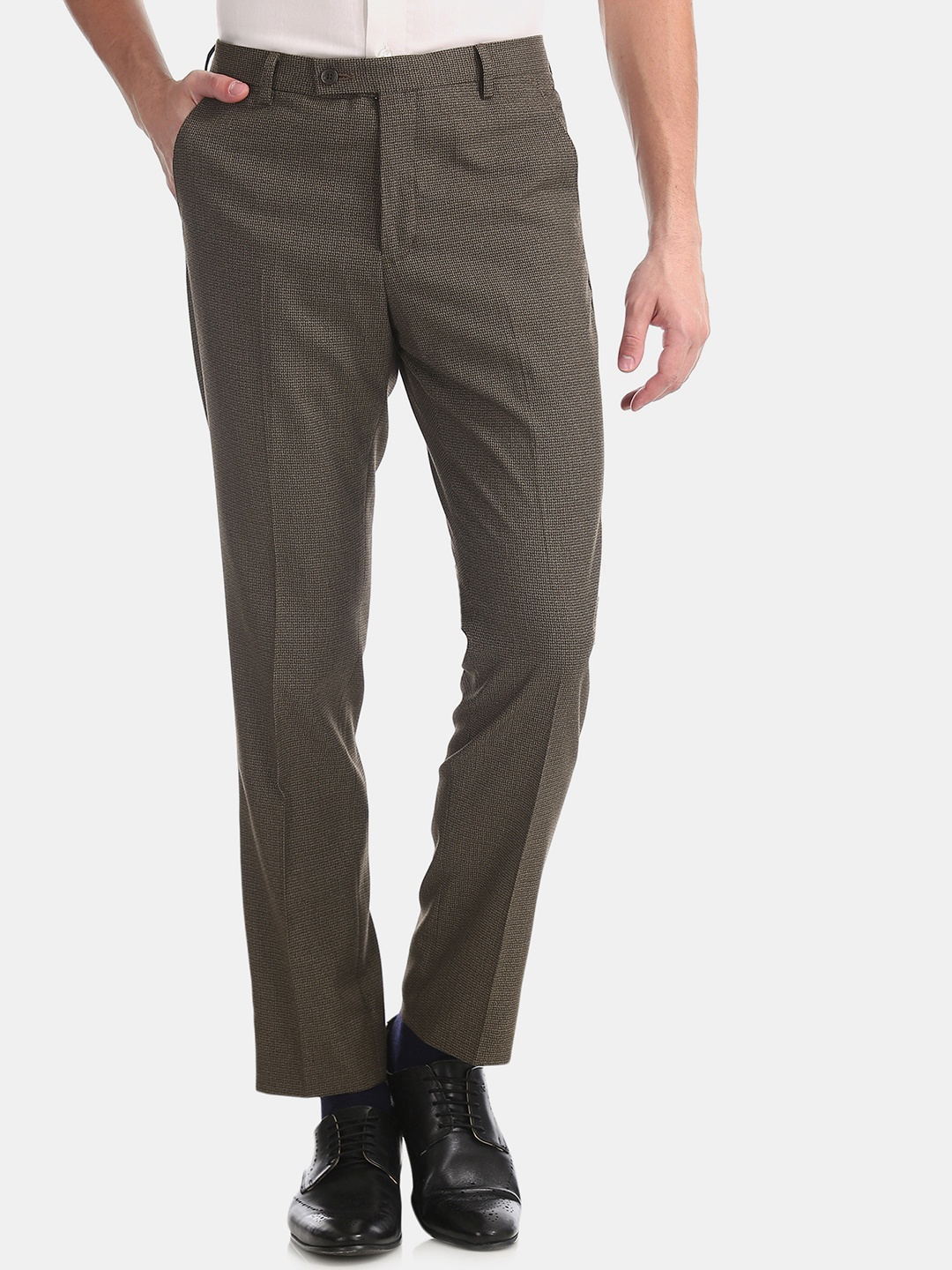 

Arrow Men Brown Tapered Fit Solid Formal Trousers