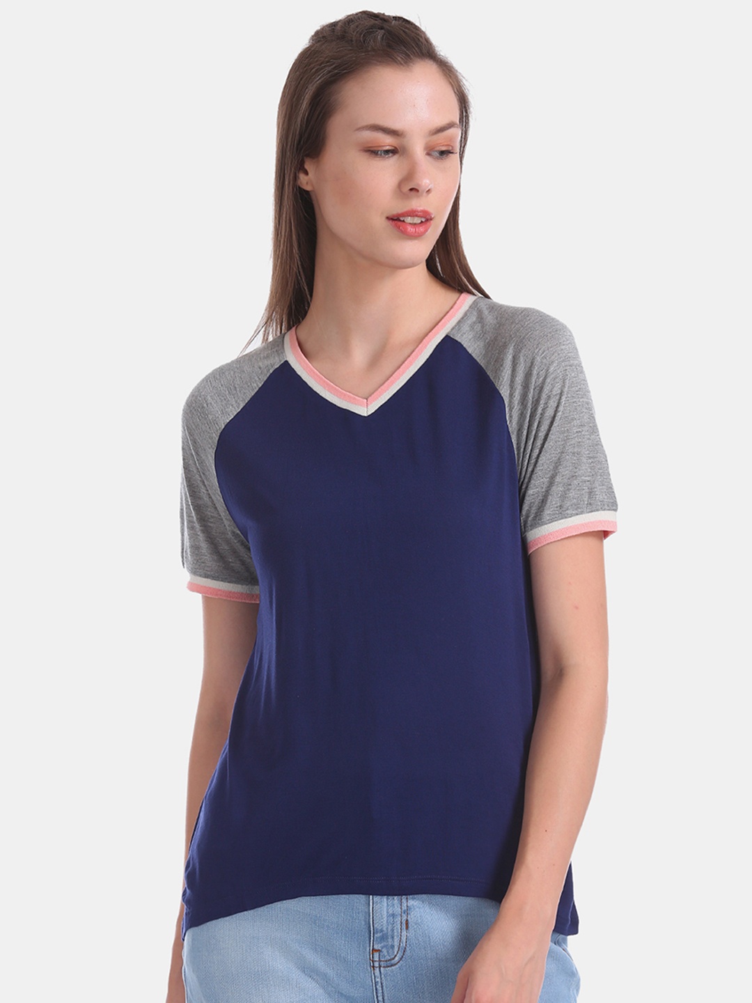 

Flying Machine Women Blue & Grey Solid V-Neck T-shirt