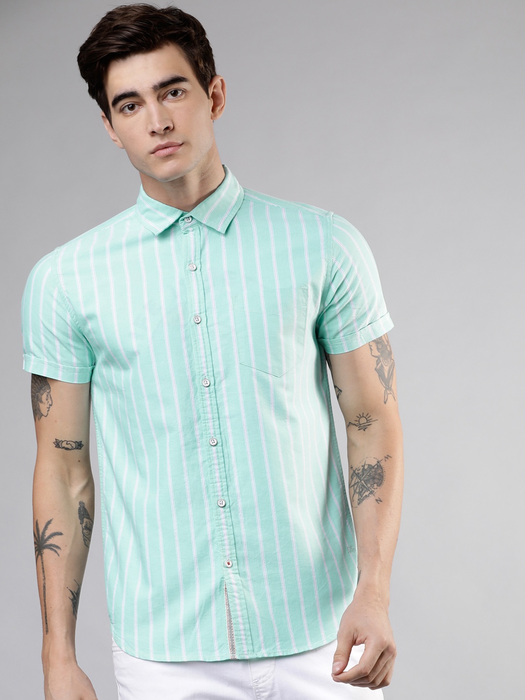 

LOCOMOTIVE Men Green & White Slim Fit Striped Casual Shirt