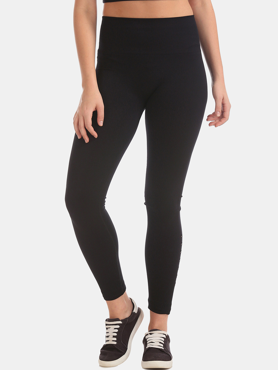 

Aeropostale Women Black Solid Ankle-Length Leggings