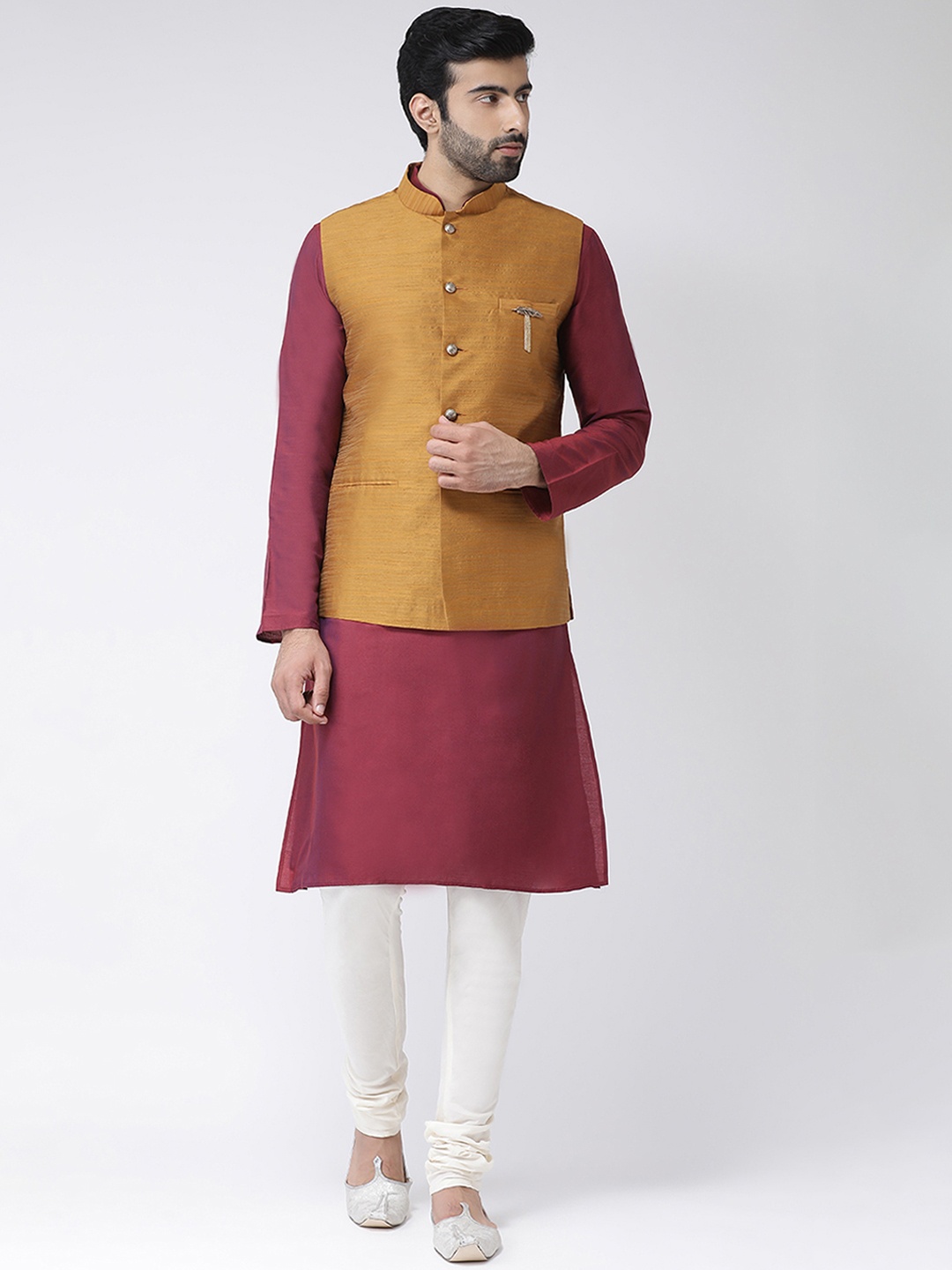 

KISAH Men Maroon & Off-White Solid Kurta with Churidar