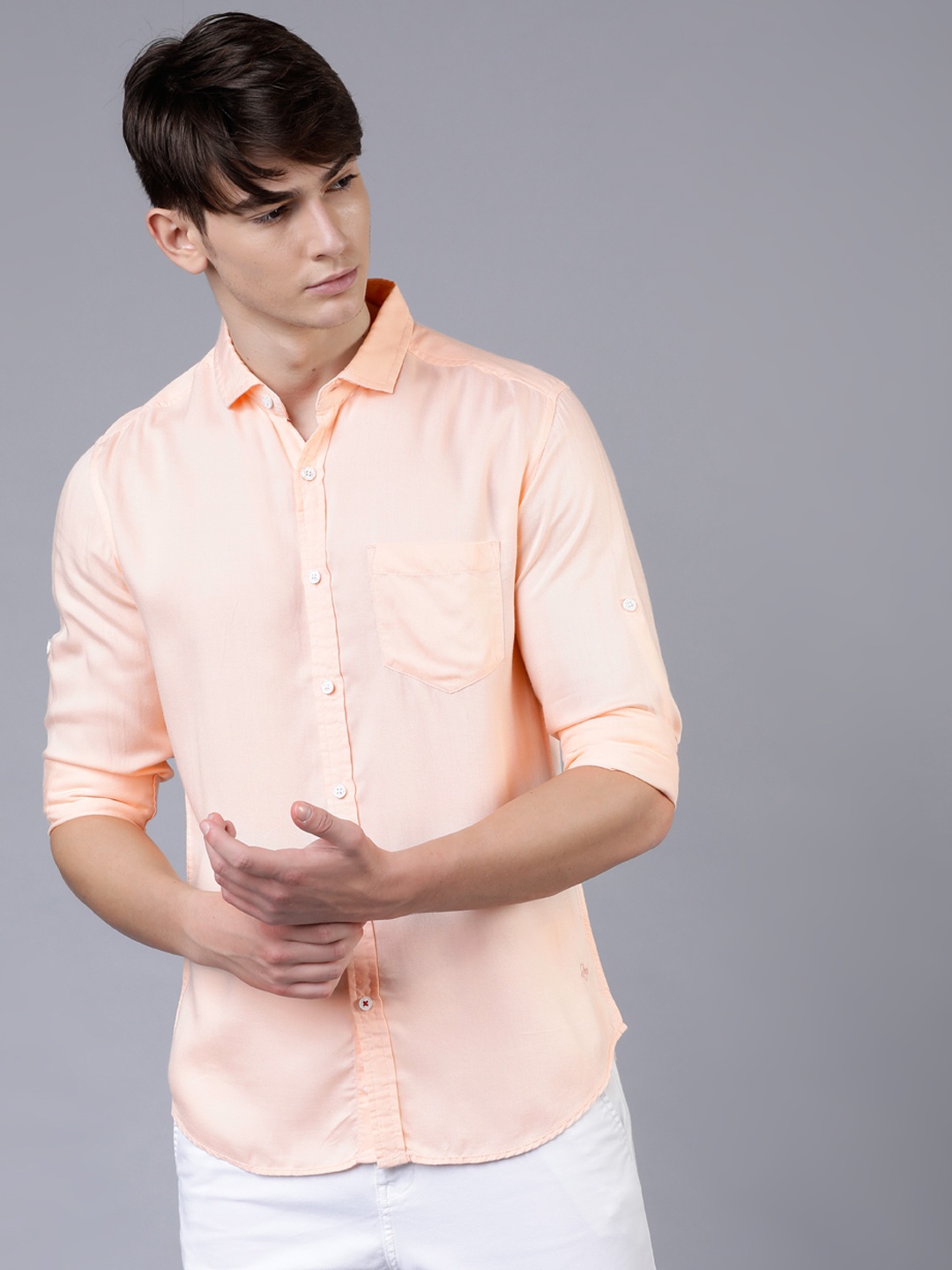 

LOCOMOTIVE Men Peach-Coloured Slim Fit Solid Casual Shirt