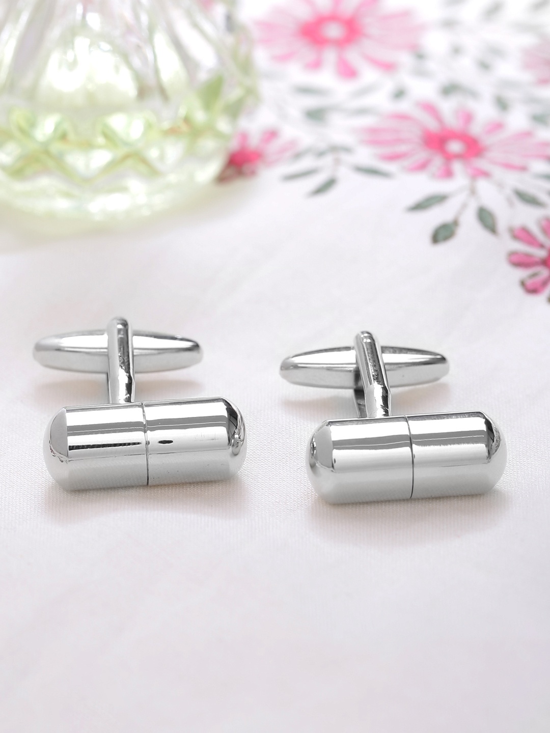 

Tistabene Silver-Toned Quirky Cufflinks