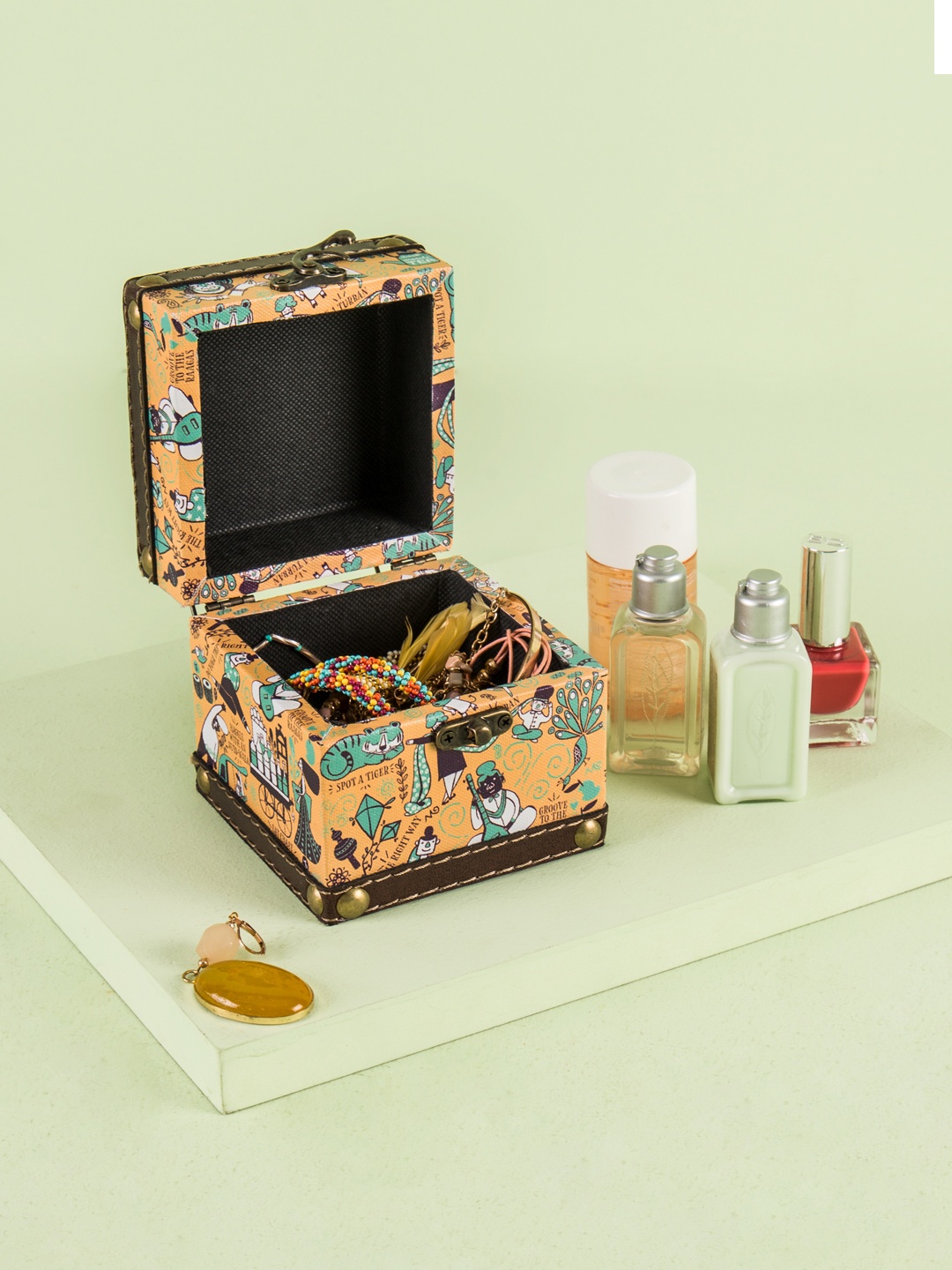 

Chumbak When In India Sea green & Peach-Coloured Printed Multi-Utility Storage Box