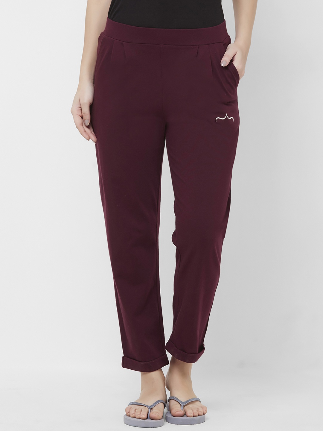 

Mystere Paris Women Burgundy Solid Cropped Lounge Pant