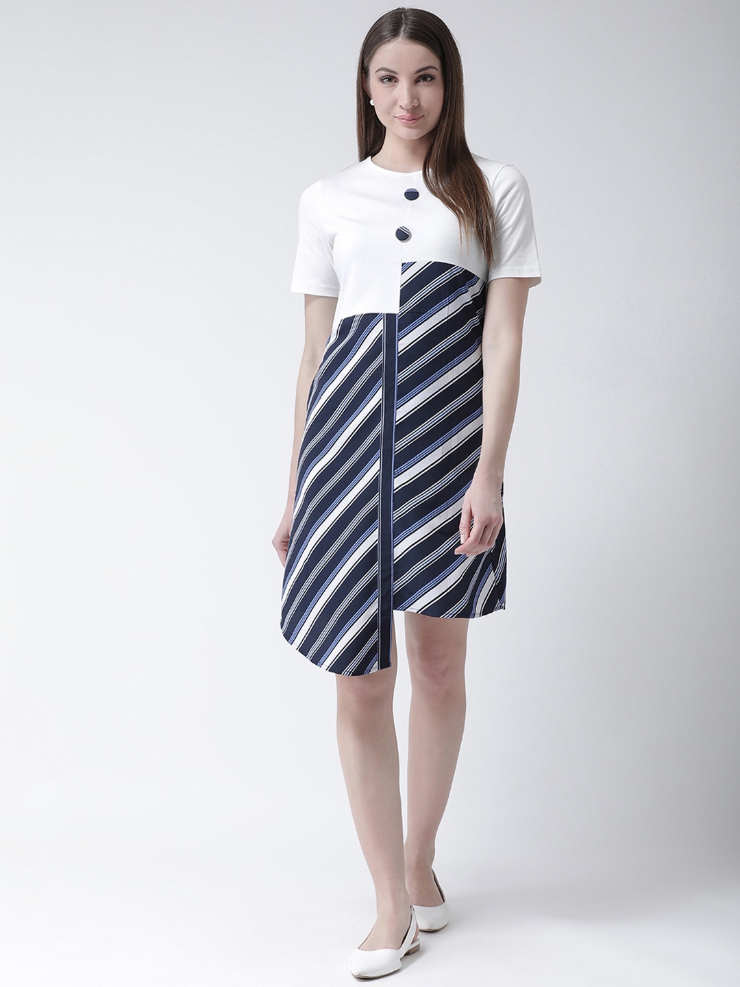 

KASSUALLY Women White & Navy Blue Spliced Blocked Striped Sheath Dress