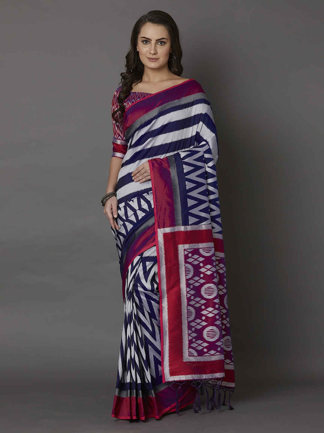 

Mitera Navy Blue & Pink Silk Blend Printed Saree