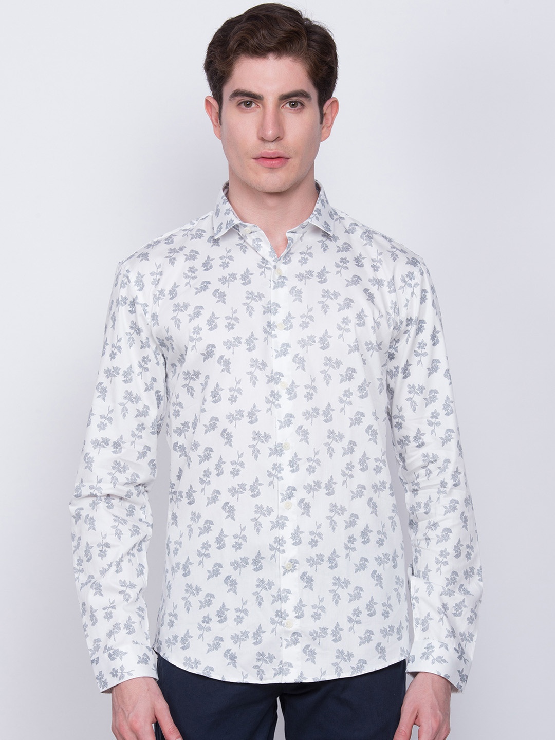

LINDBERGH Men White & Navy Blue Slim Fit Printed Casual Shirt
