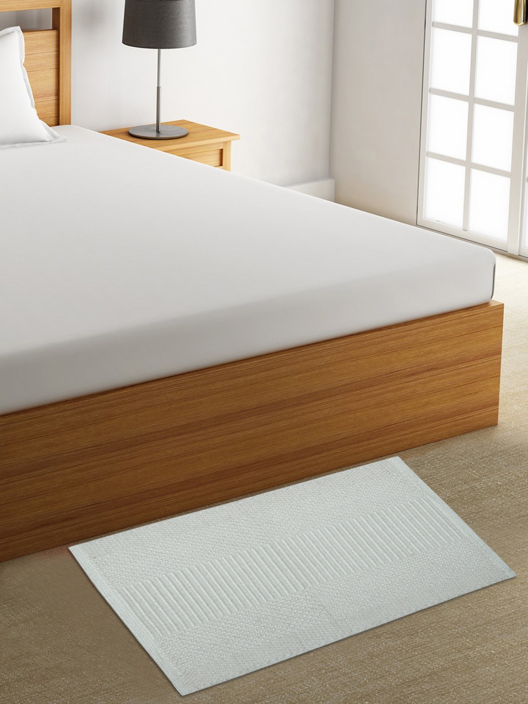 

KLOTTHE White Printed Rectangular Floor Mat