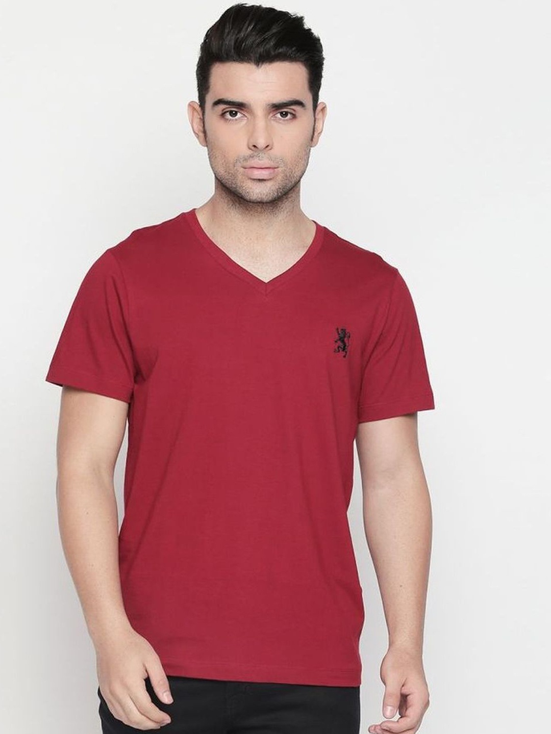 

GIORDANO Men Red Solid V-Neck Pure Cotton T-shirt
