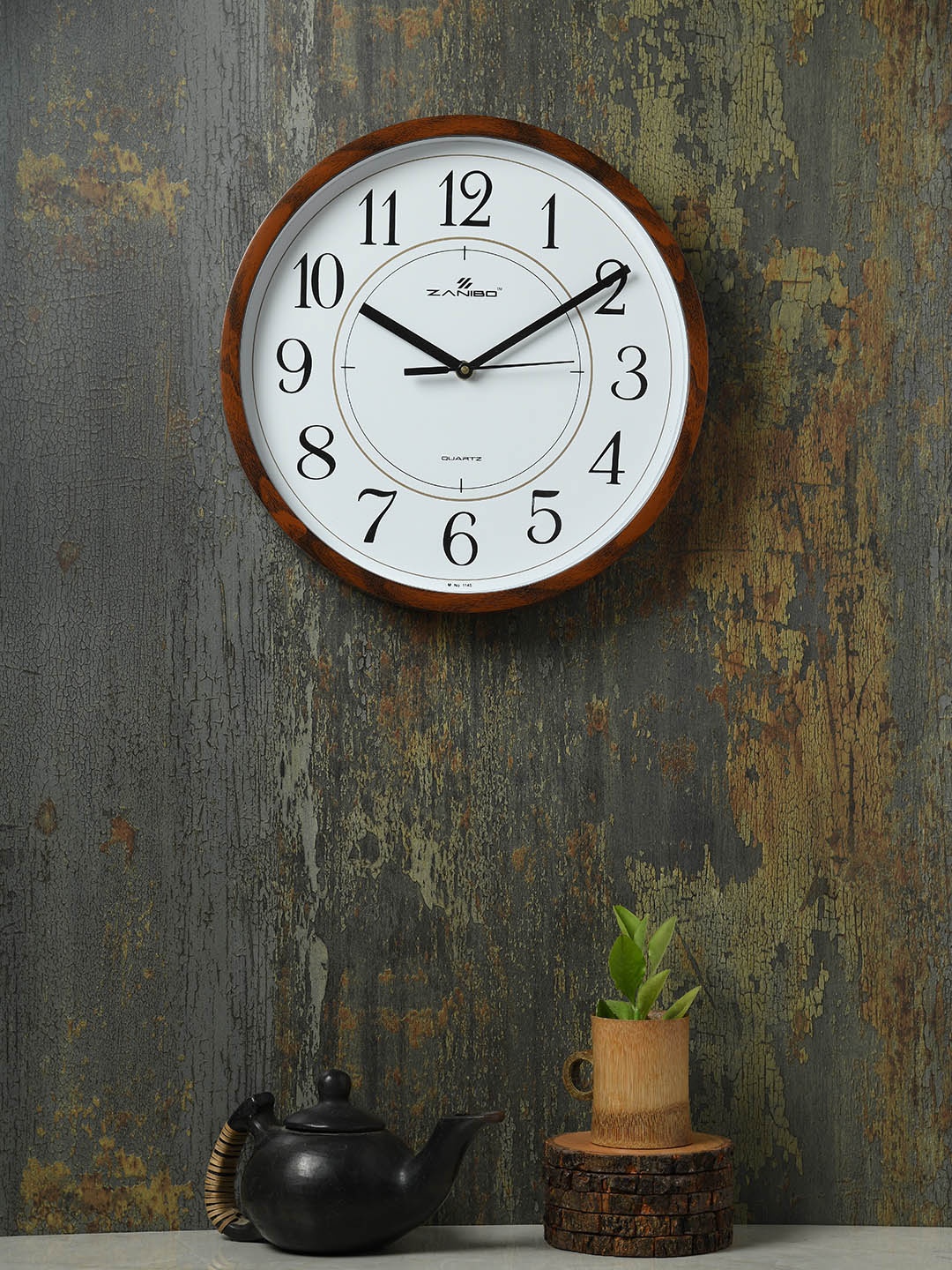 

ZANIBO White Round Solid 28.5 cm Analogue Wall Clock