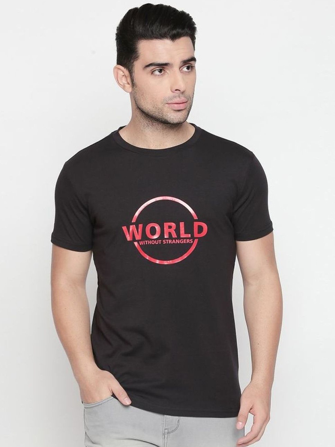

GIORDANO Men Black Printed Round Neck Pure Cotton T-shirt