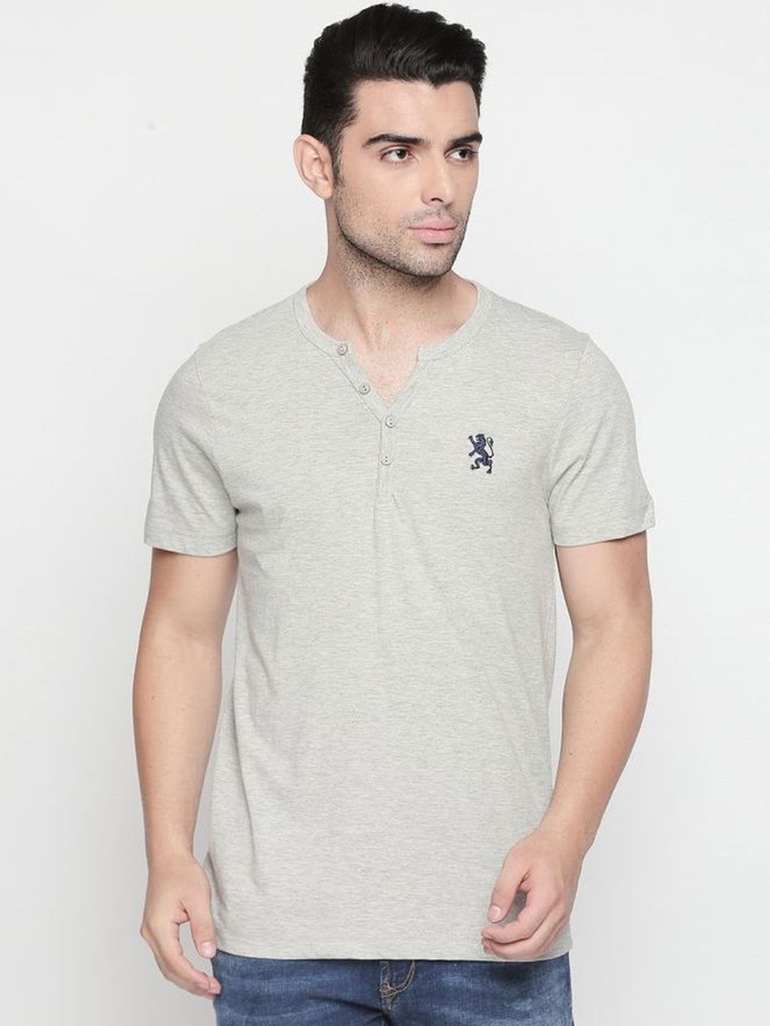 

GIORDANO Men Grey Solid Henley Neck Pure Cotton T-shirt