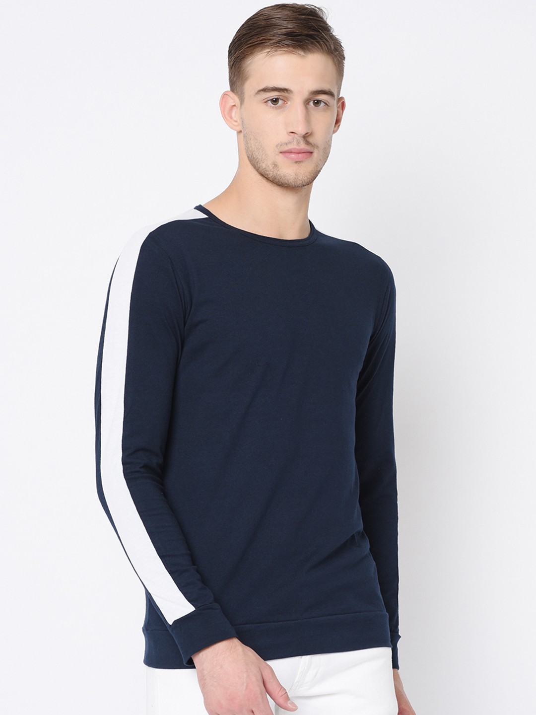 

Rigo Men Navy Blue Striped Round Neck T-shirt