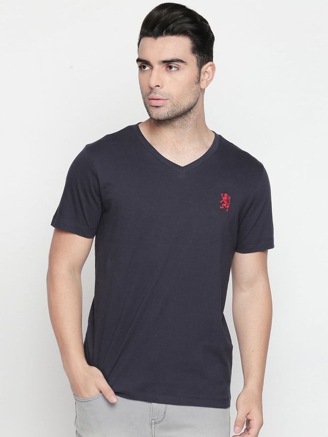 

GIORDANO Men Navy Blue Solid V-Neck Pure Cotton T-shirt