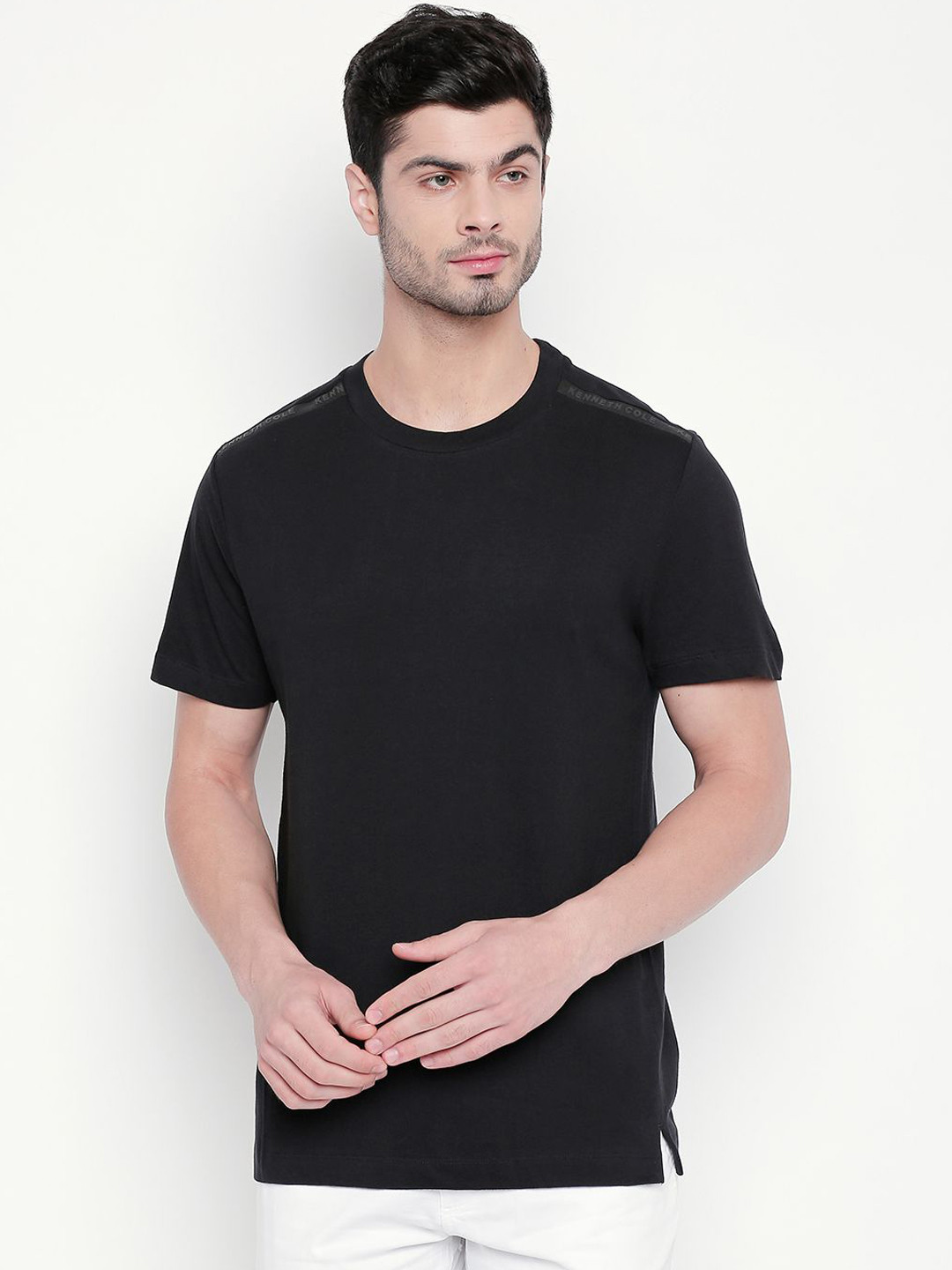 

Kenneth Cole Men Black Solid Round Neck Pure Cotton T-shirt