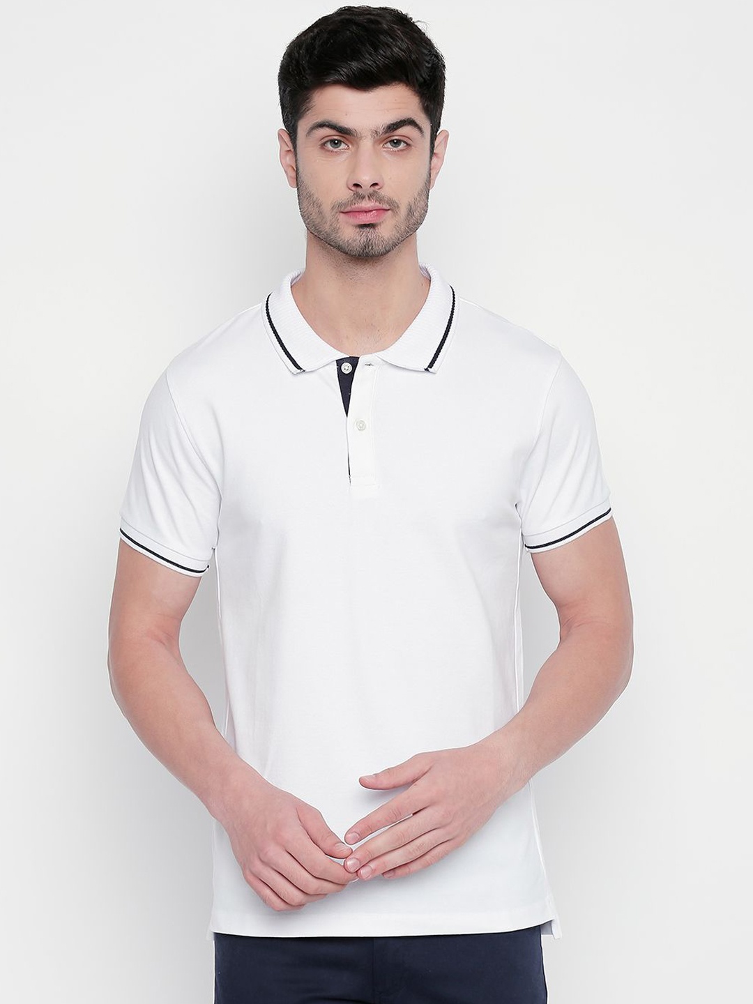 

Kenneth Cole Men White Solid Polo Collar T-shirt