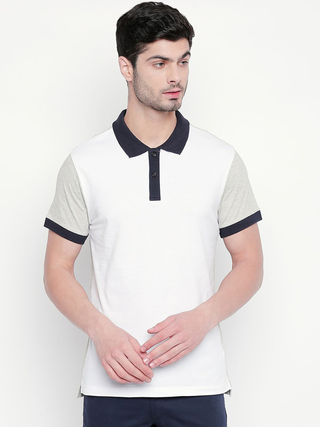 

Kenneth Cole Men White Solid Polo Collar T-shirt