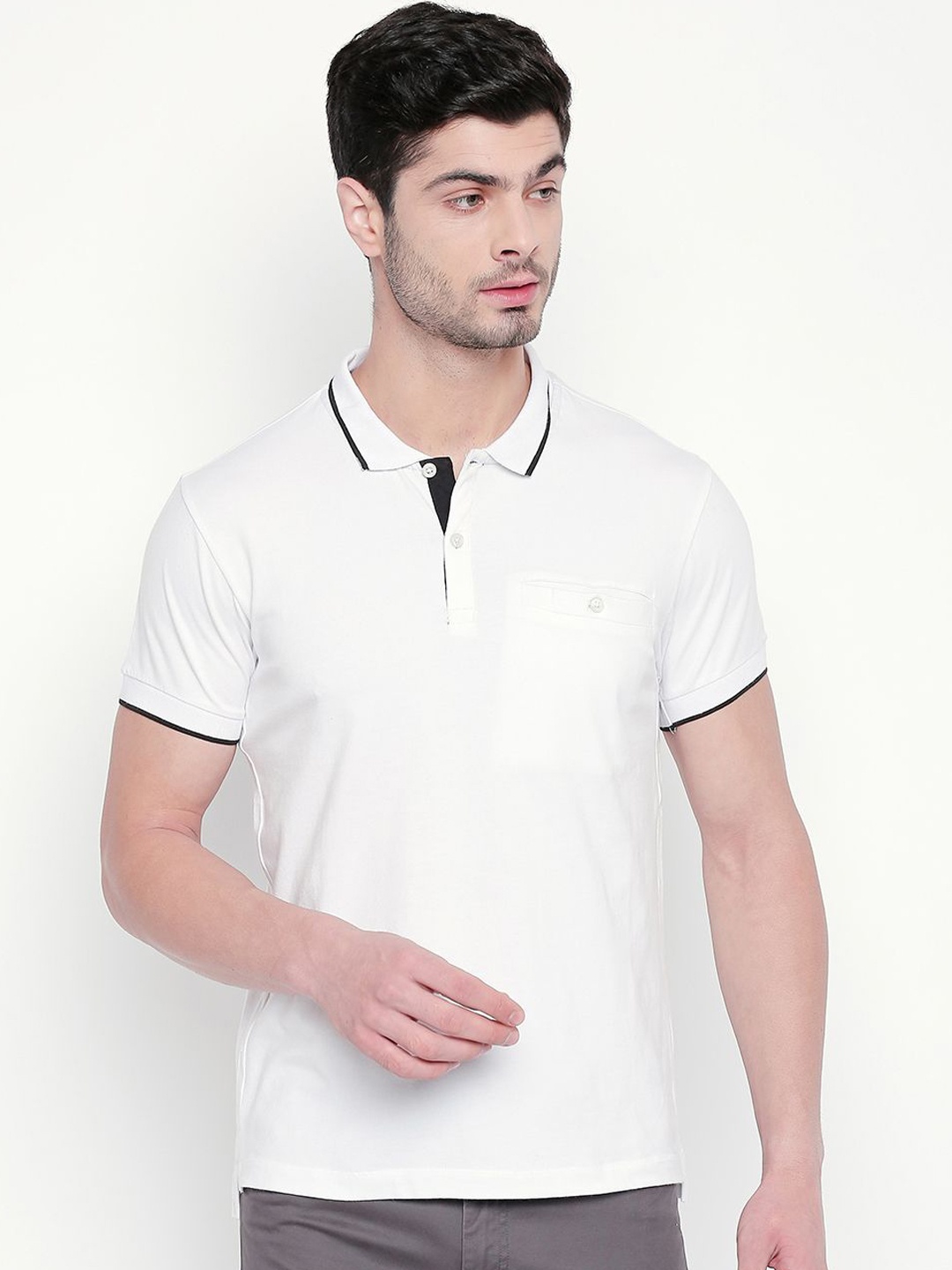 

Kenneth Cole Men White Solid Polo Collar T-shirt