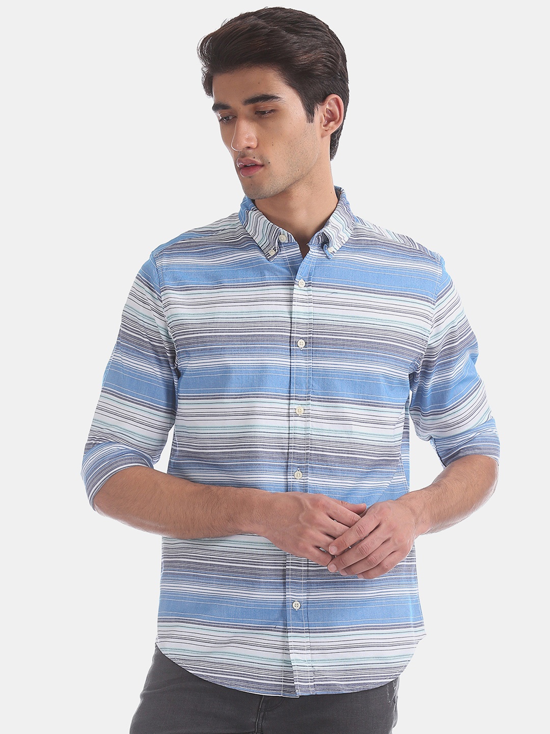 

Aeropostale Men Blue & Off-White Slim Fit Striped Casual Shirt