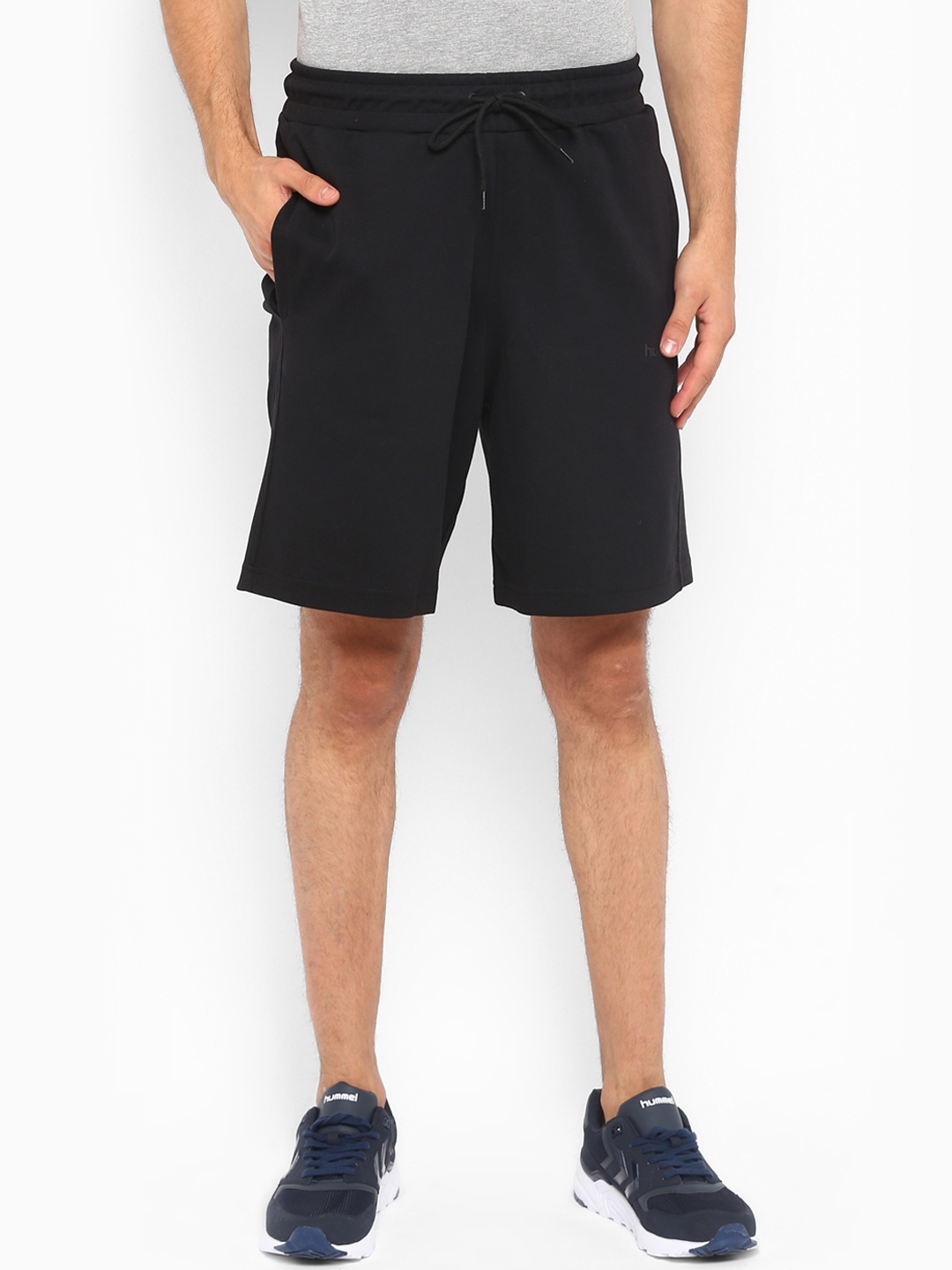 

hummel Men Black Solid Regular Fit Sports Shorts