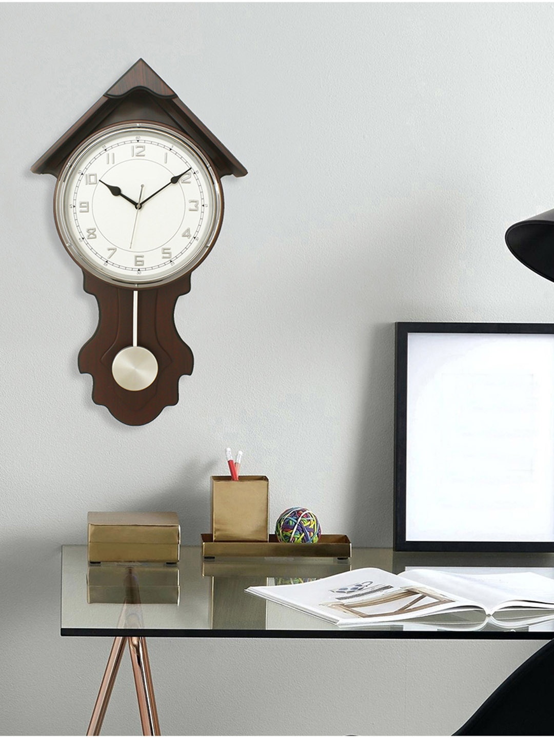 

eCraftIndia Brown & White 63.5 cm x 33.02 cm Handcrafted Round Solid Analogue Wall Clock