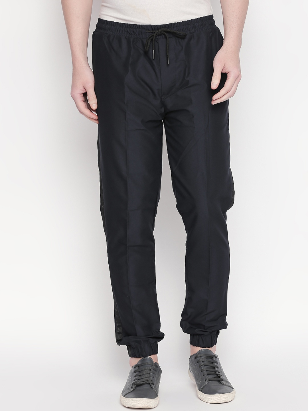 

Kenneth Cole Men Black Solid Slim-Fit Outdoor Joggers